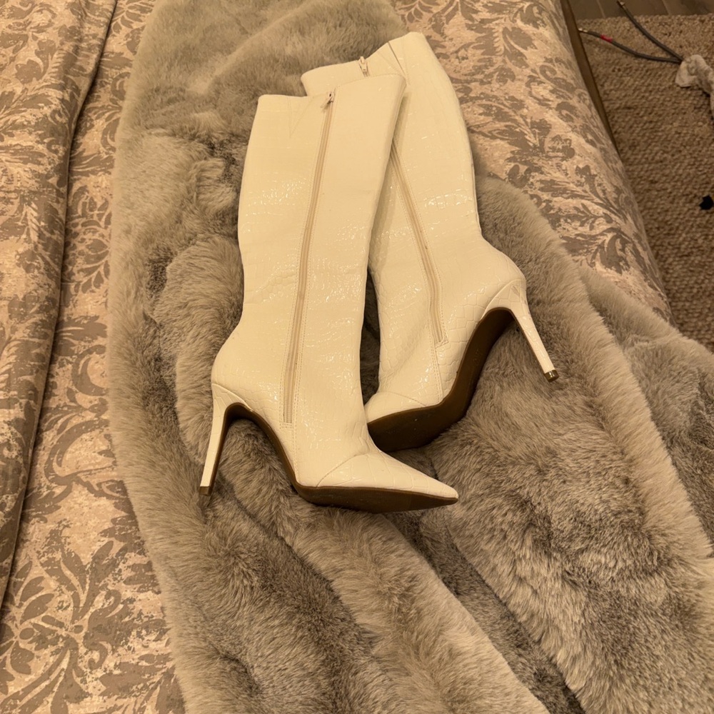 INC White Crocodile Boots - Picture 4 of 15